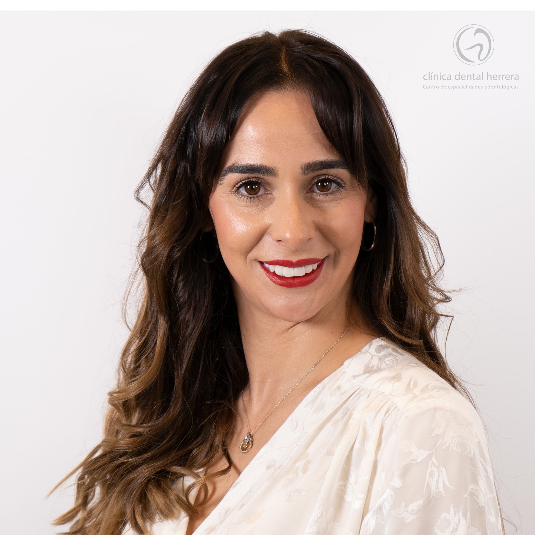 Jairo Guerrero Román: Crown lengthening, milled feldspathic veneers and dental whitening 2